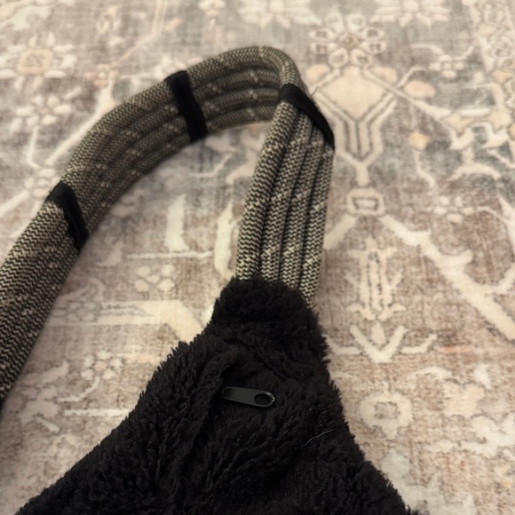 Kavu Plush Black Sling Bag - Picture 3 of 4